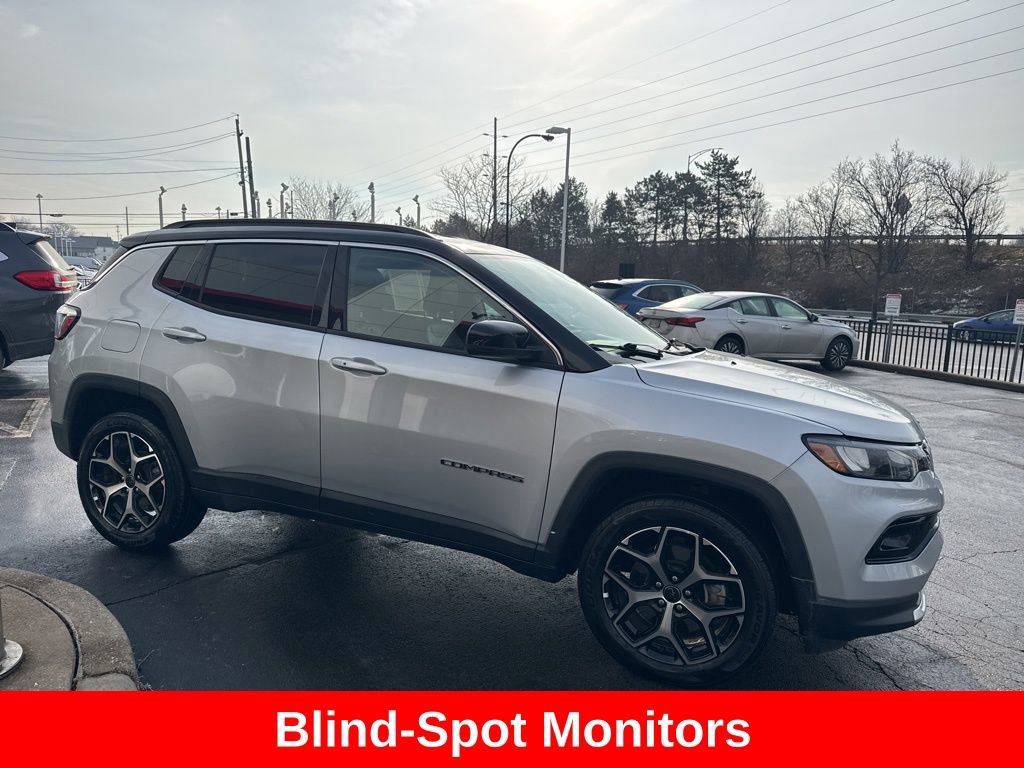 Used 2025 Jeep Compass Limited image 8