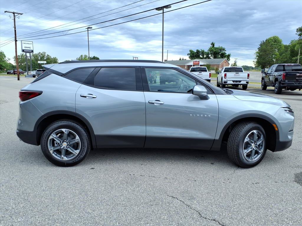 New 2026 Chevrolet Blazer LT w/ Convenience Package AWD/4WD image 3