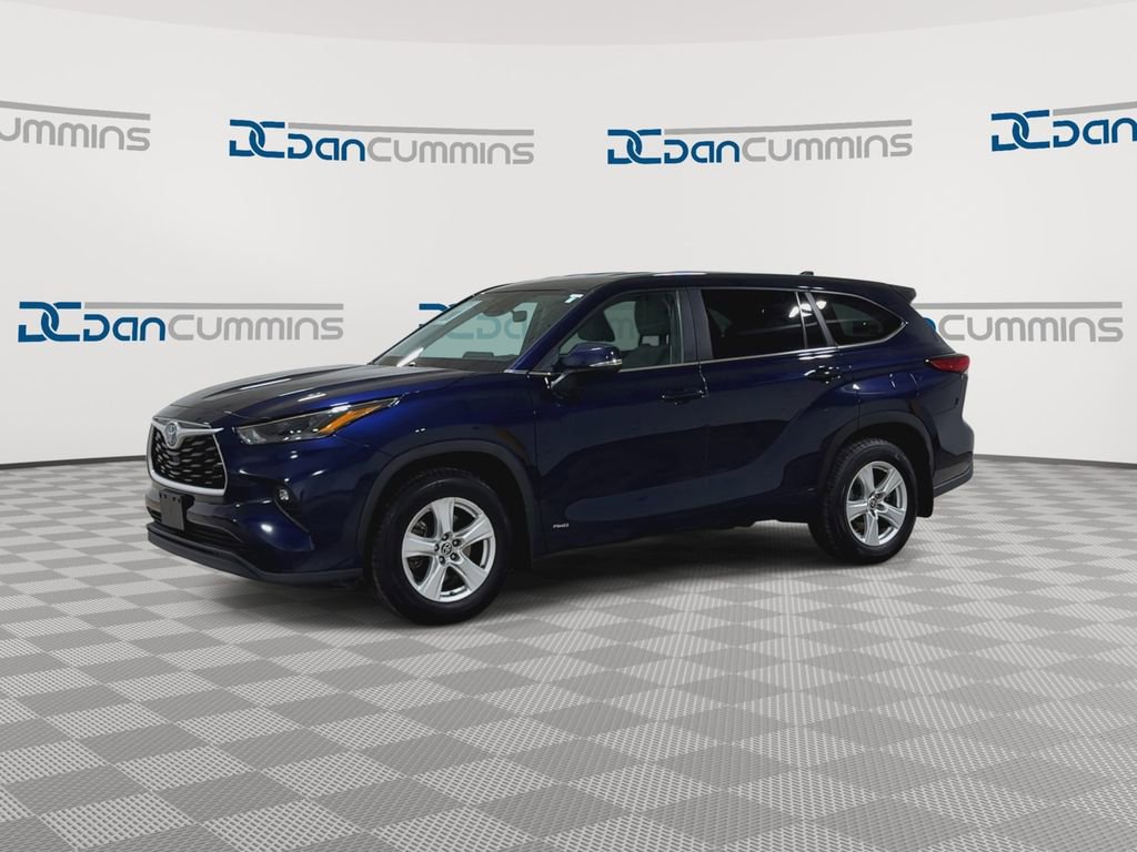 Used 2023 Toyota Highlander LE image 4