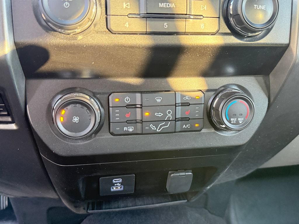Used 2020 Ford F250 XLT w/ XLT Premium Package AWD/4WD image 27