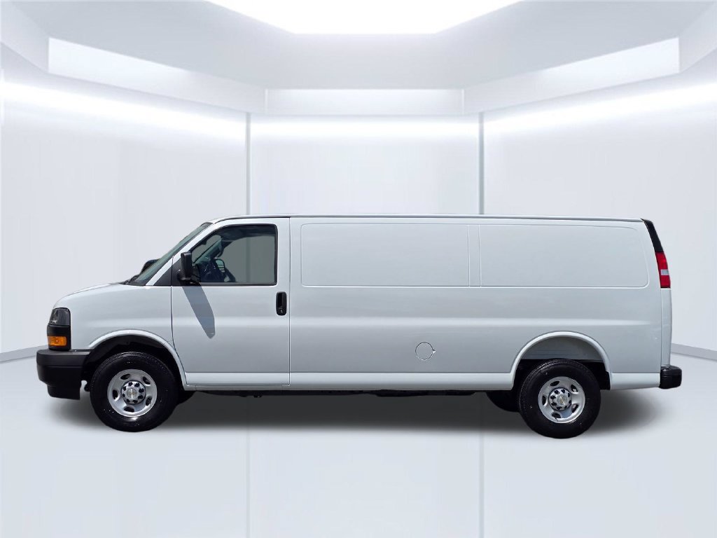New 2026 Chevrolet Express 2500 w/ Communications Package RWD image 17