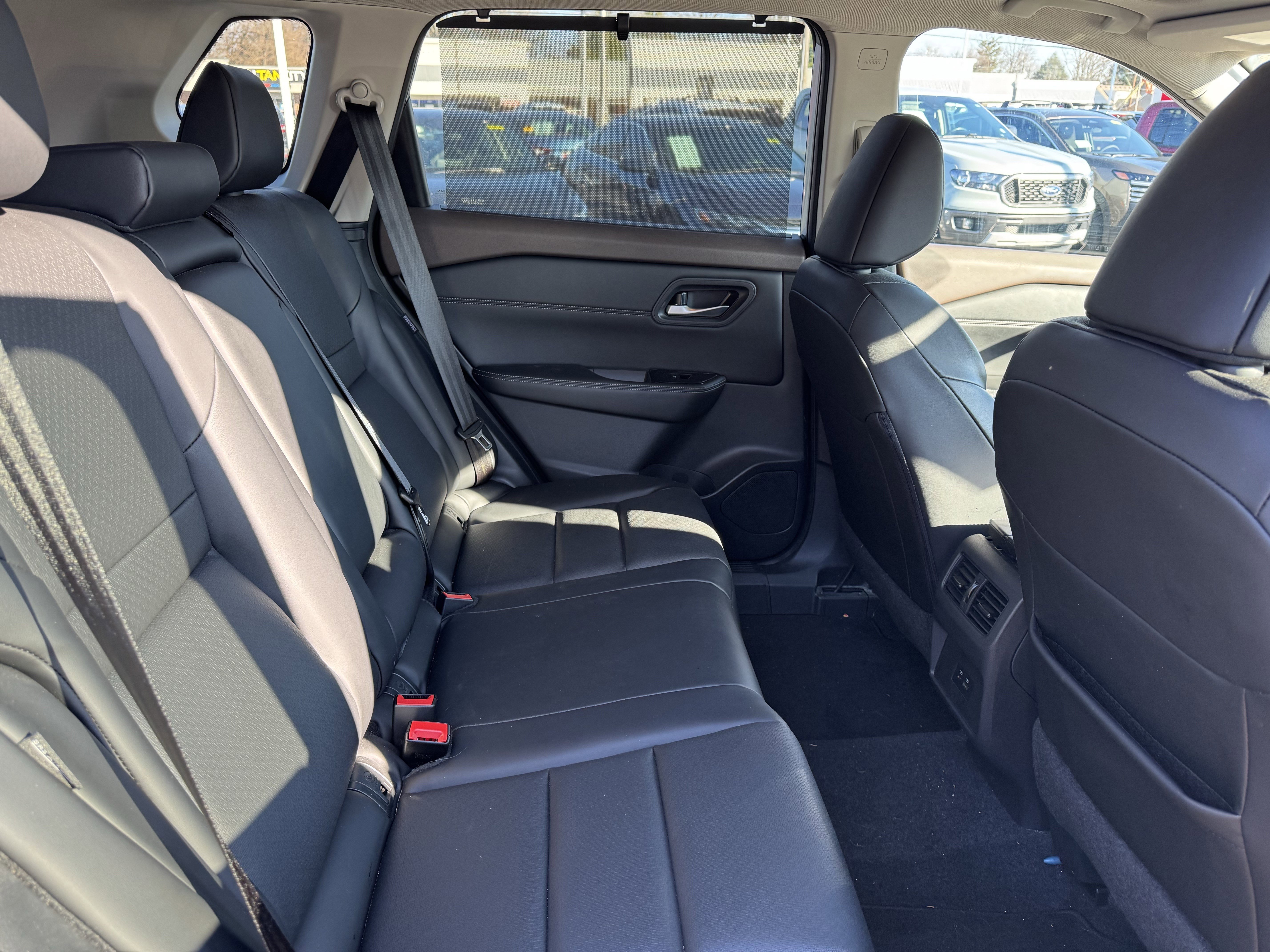 Used 2023 Nissan Rogue SV w/ SV Premium B Package image 17