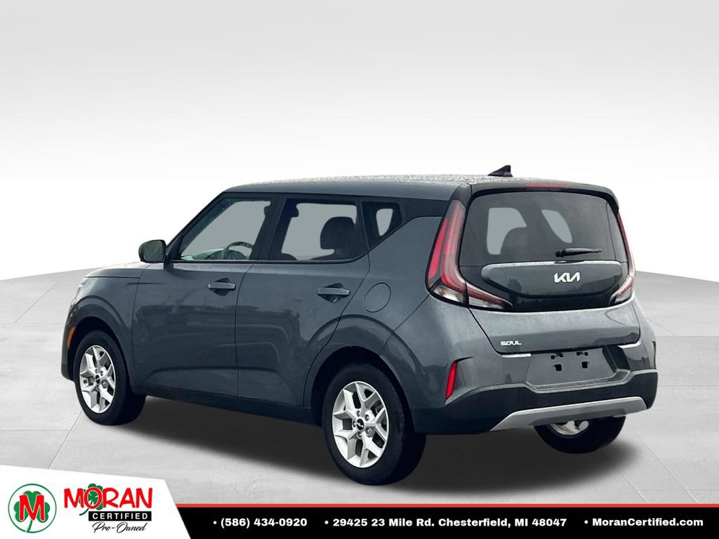 Used 2025 Kia Soul LX w/ LX Technology Package FWD image 4