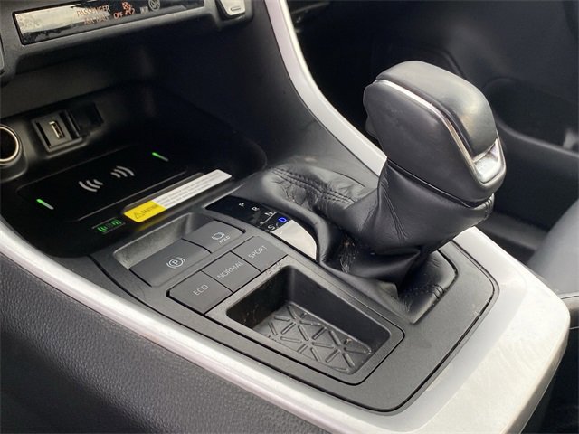 Used 2022 Toyota RAV4 XLE Premium image 20