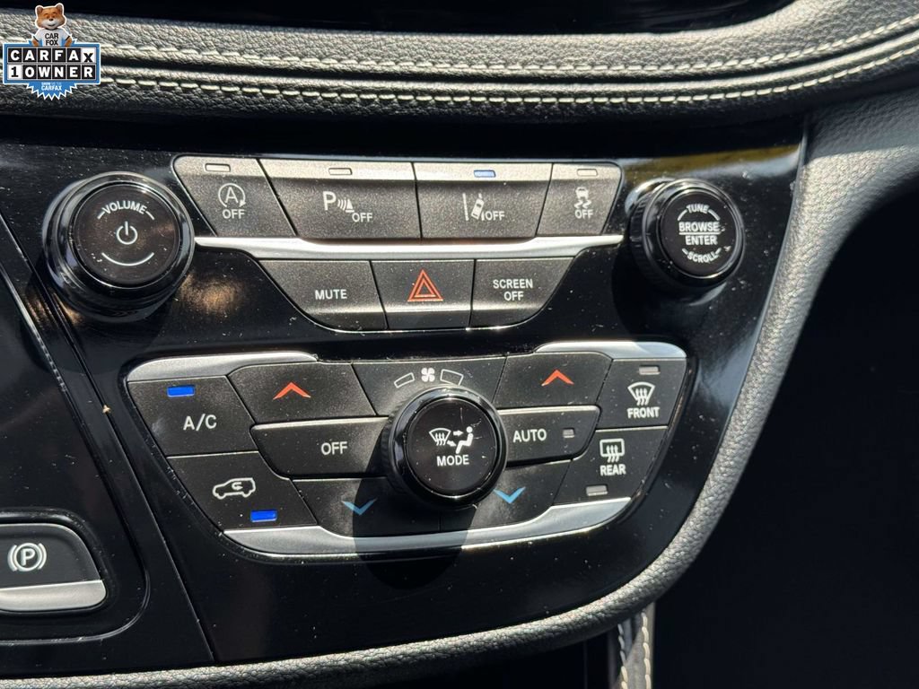 Used 2025 Chrysler Pacifica Limited FWD image 30