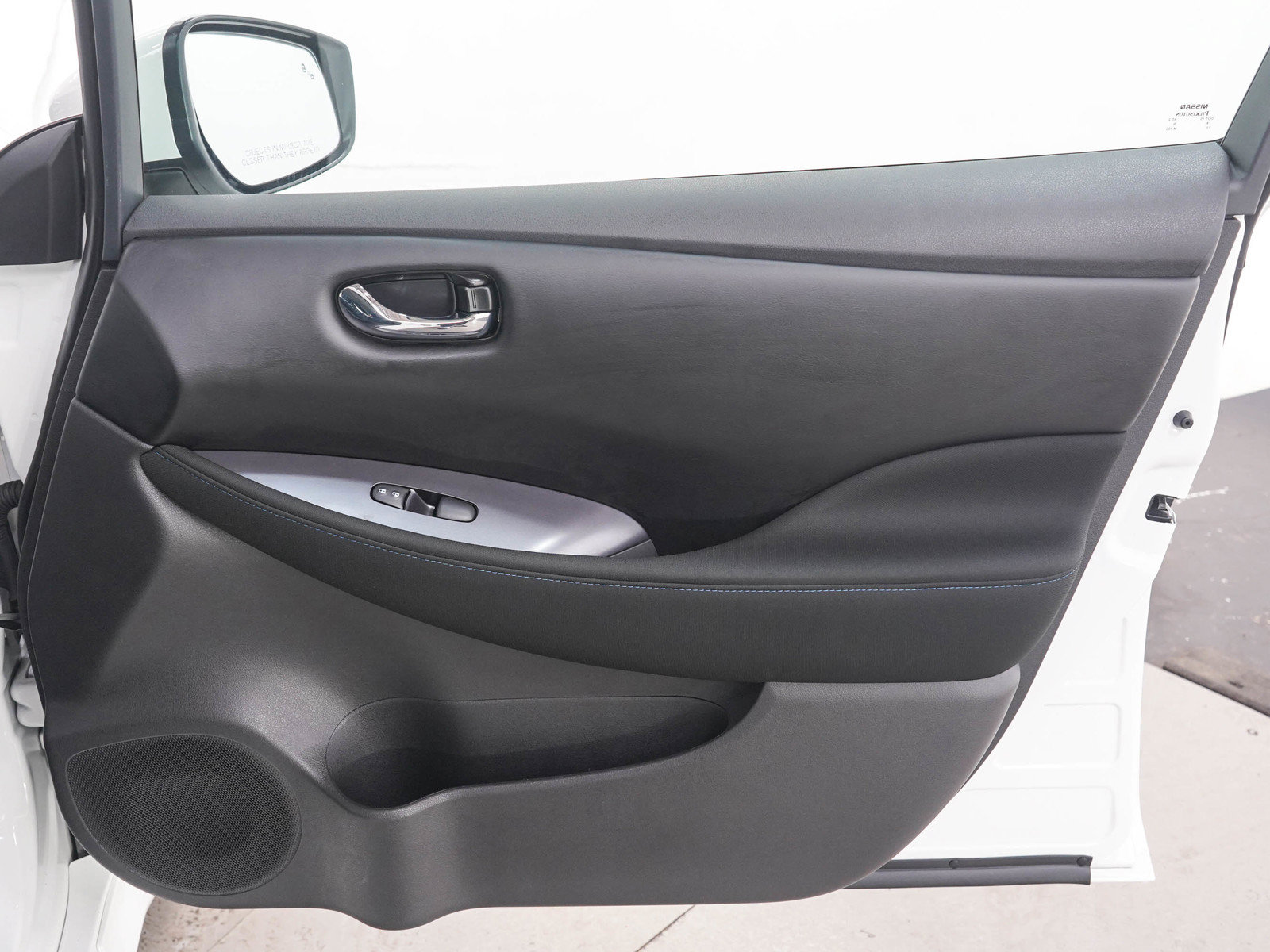 Used 2025 Nissan Leaf S FWD image 11