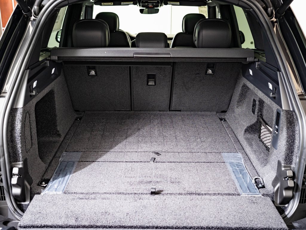 New 2025 Land Rover Range Rover SE image 18