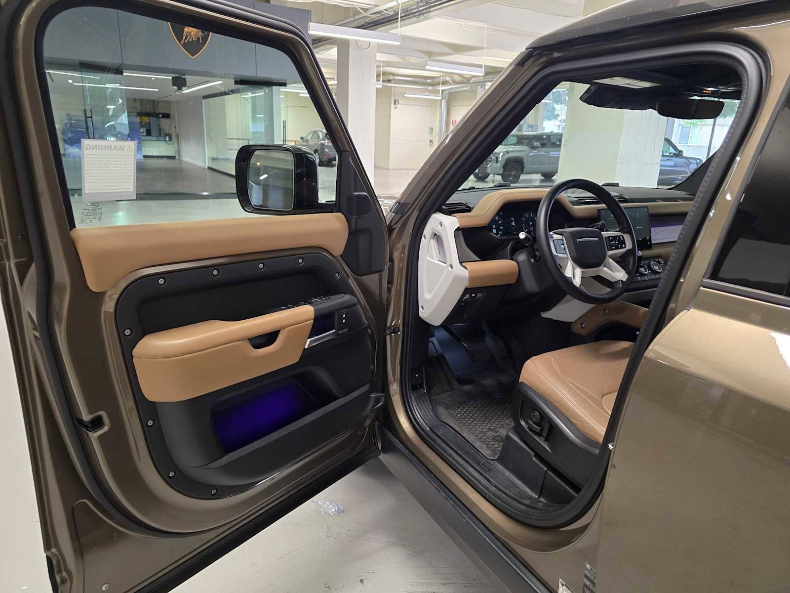 Used 2025 Land Rover Defender 110 X-Dynamic SE AWD/4WD image 21