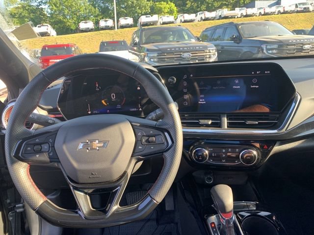 Used 2025 Chevrolet Trax RS w/ Driver Confidence Package FWD image 15