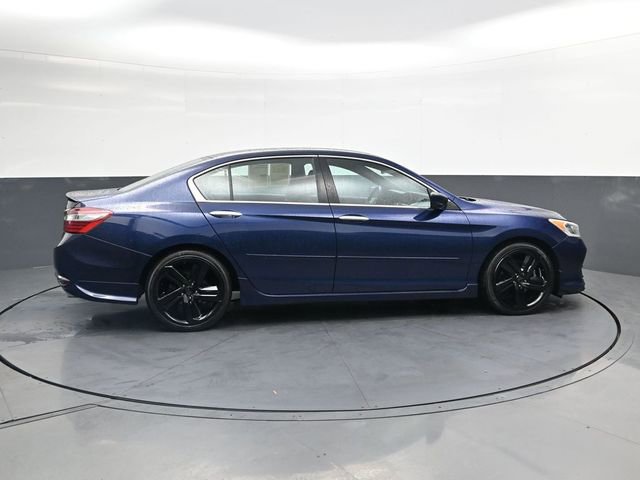 Used 2017 Honda Accord Sport Special Edition image 3