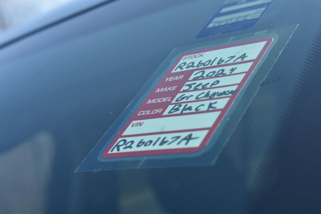 Used 2024 Jeep Grand Cherokee Limited image 37