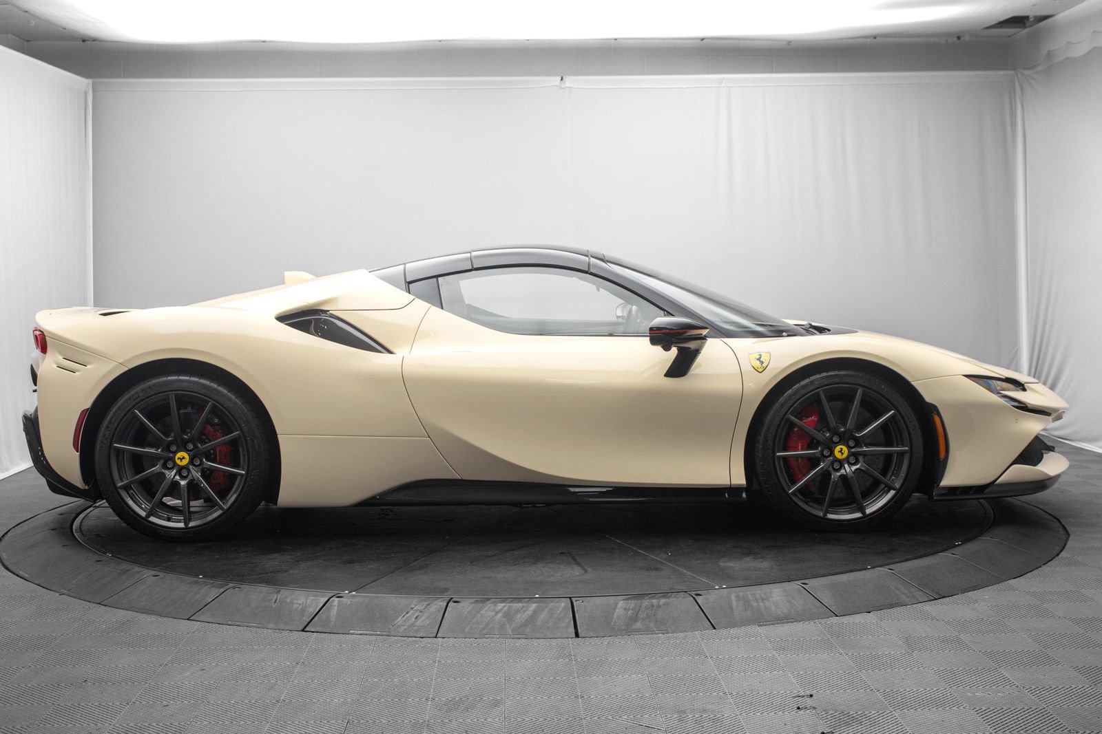 Used 2024 Ferrari SF90 Spider AWD/4WD image 9
