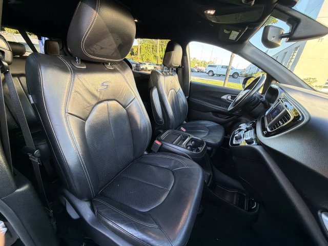 Used 2019 Chrysler Pacifica Touring-L w/ S Appearance Package FWD image 25