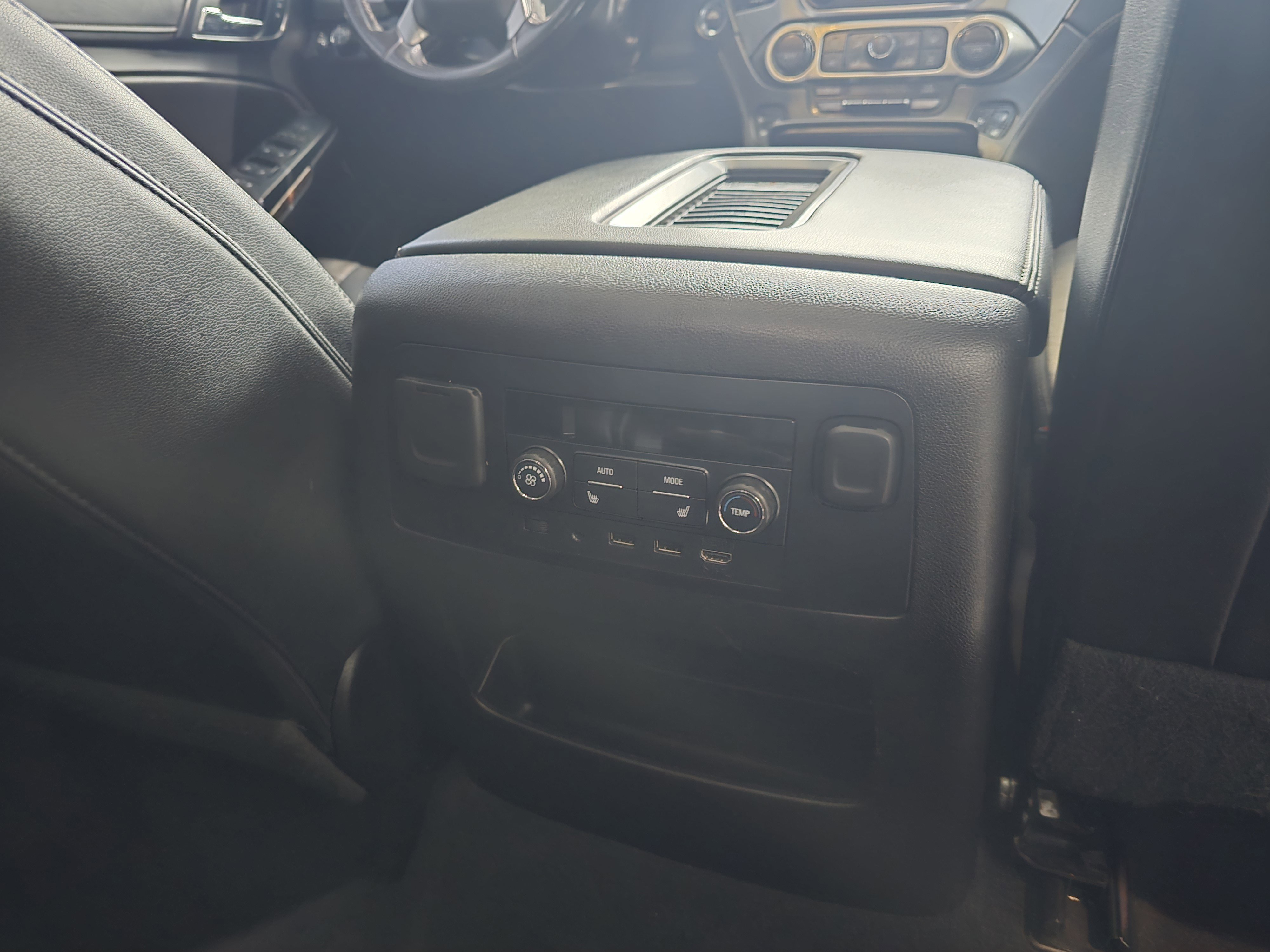 Used 2019 Chevrolet Suburban Premier image 26