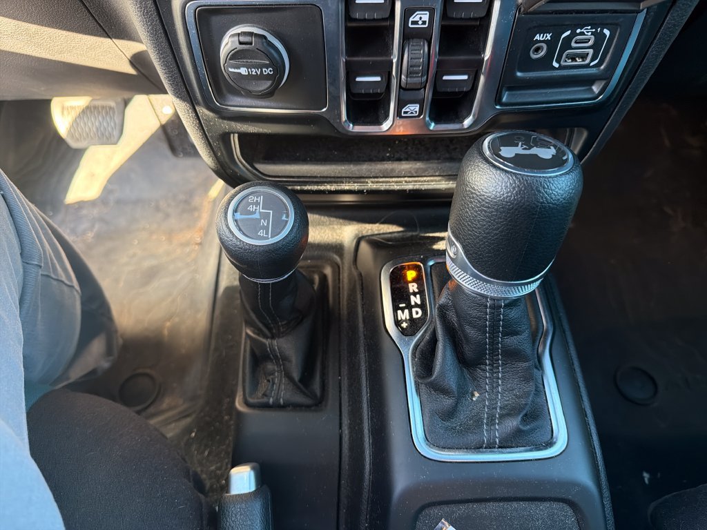 Used 2024 Jeep Wrangler Unlimited Sahara w/ Technology Group AWD/4WD image 28