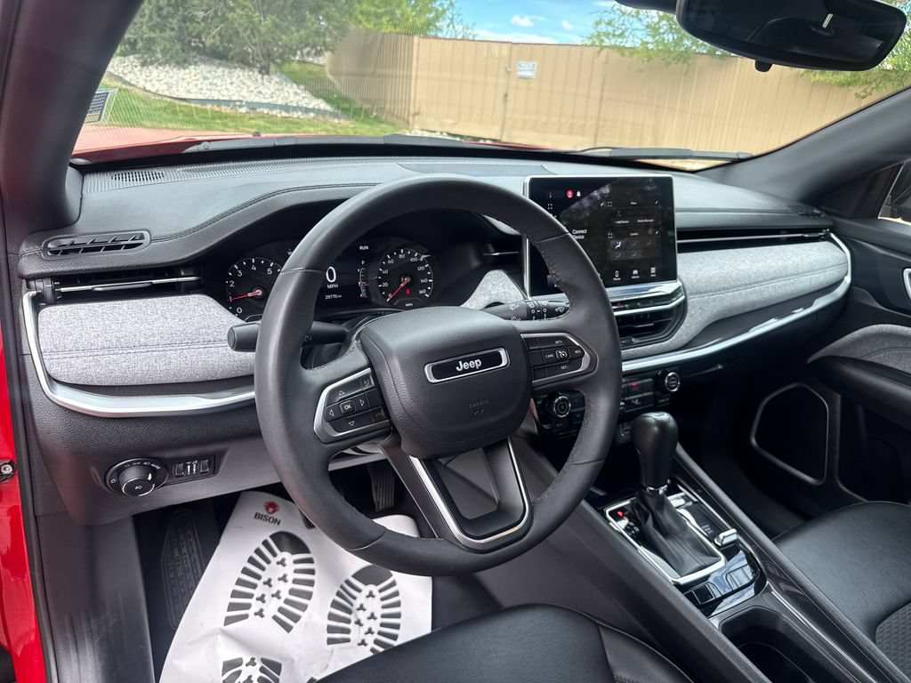 Used 2023 Jeep Compass Latitude AWD/4WD image 13