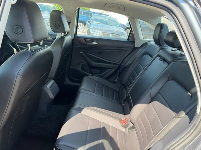 Used 2024 Volkswagen Jetta SE FWD image 27