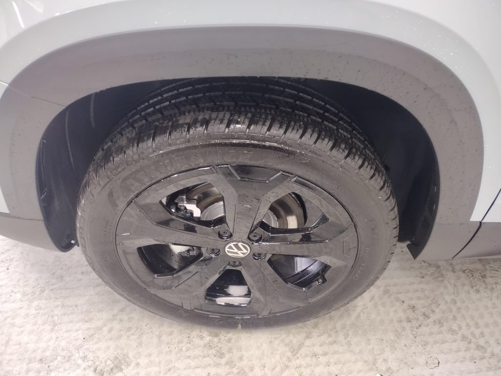 New 2026 Volkswagen Taos SEL AWD/4WD image 5