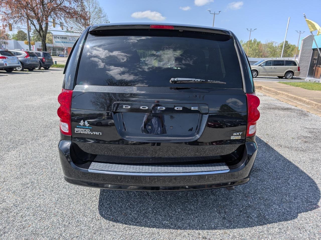 Used 2015 Dodge Grand Caravan SXT image 5