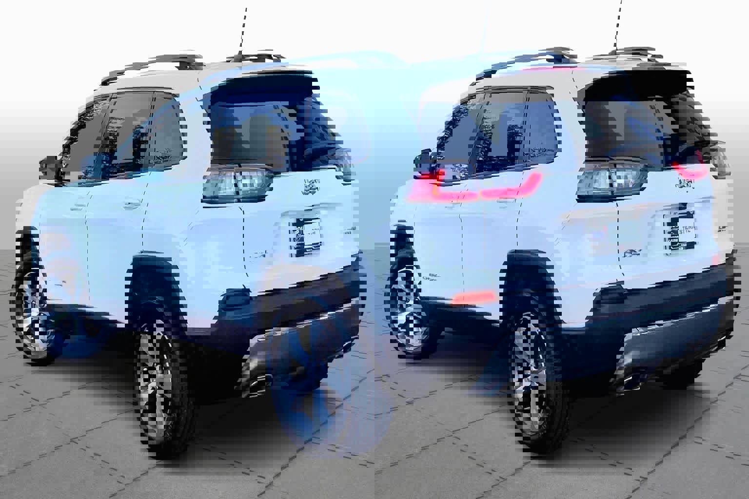 Used 2022 Jeep Cherokee Limited w/ Mopar Interior Package image 11