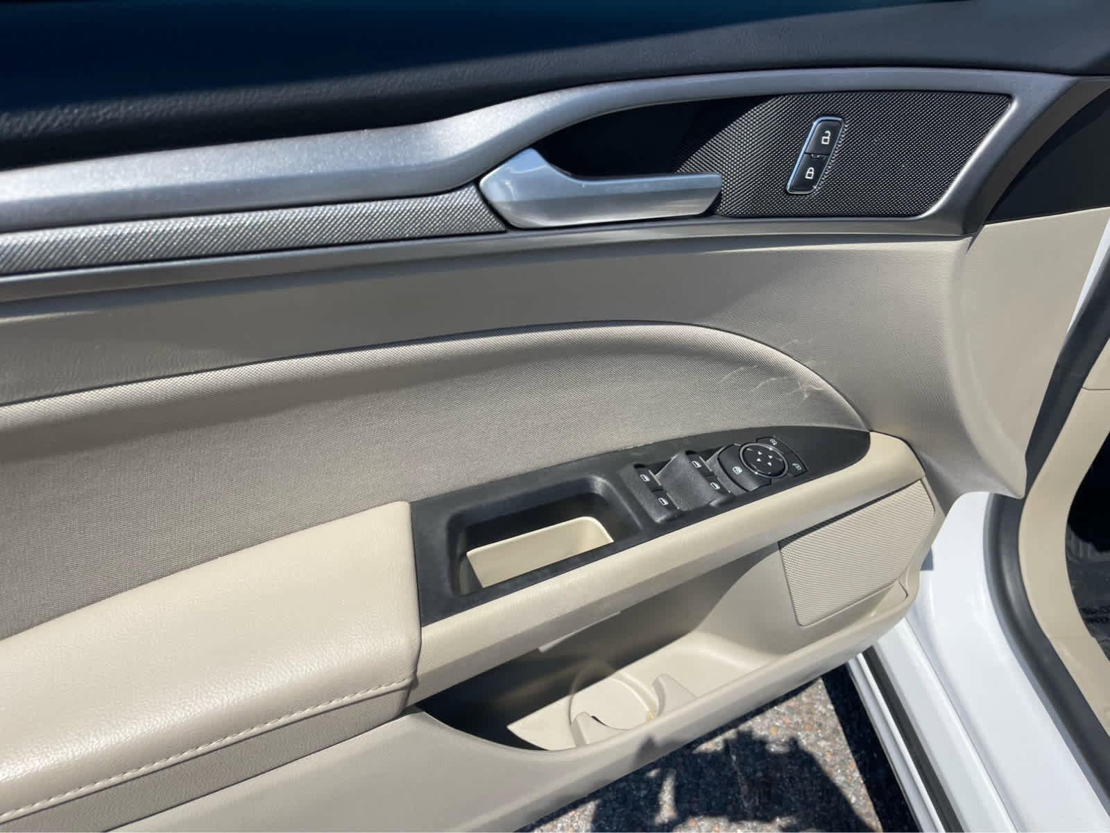 Used 2020 Ford Fusion SE AWD/4WD image 11