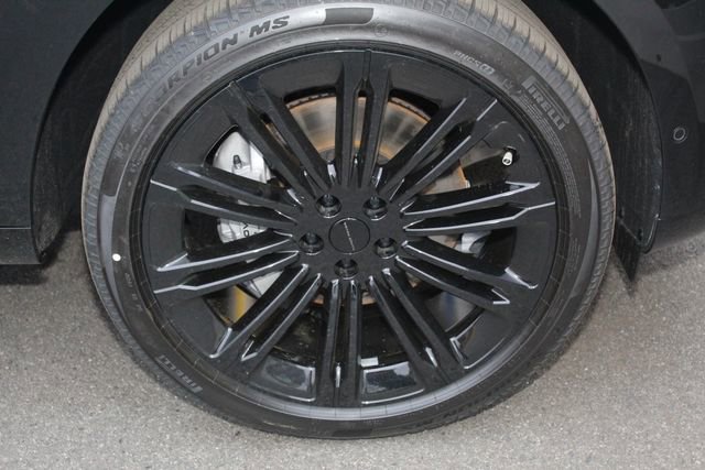 New 2026 Land Rover Range Rover Long Wheelbase SE image 9