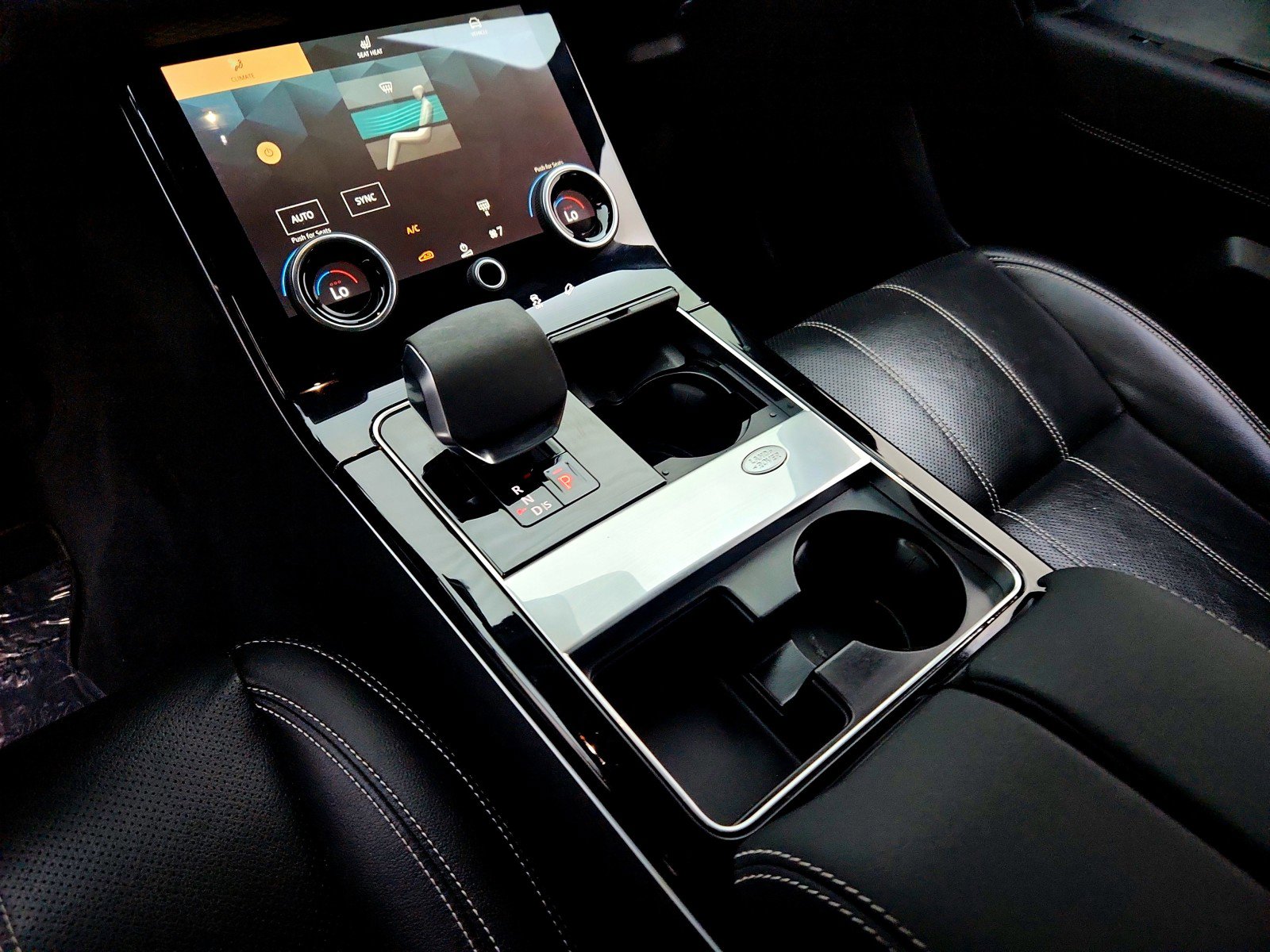 Used 2023 Land Rover Range Rover Velar R-Dynamic S image 17