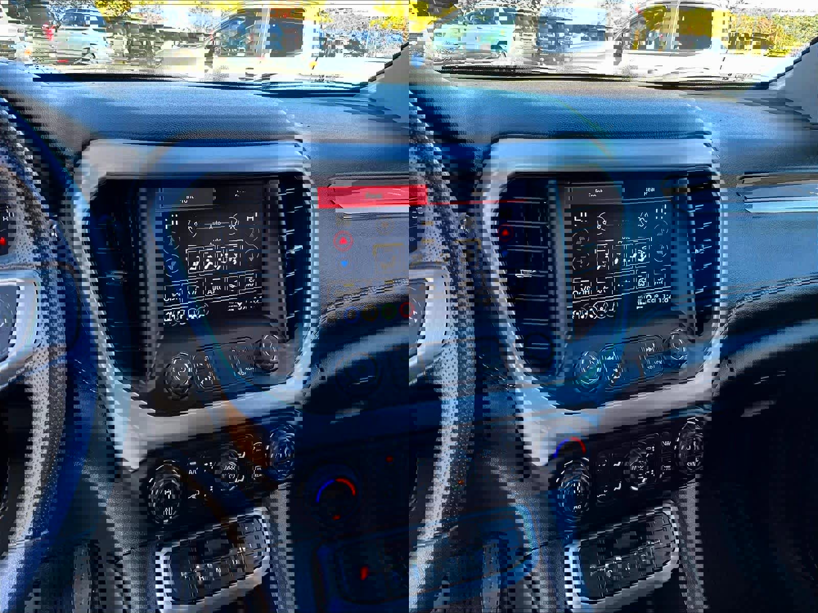 Used 2022 GMC Acadia SLE image 18