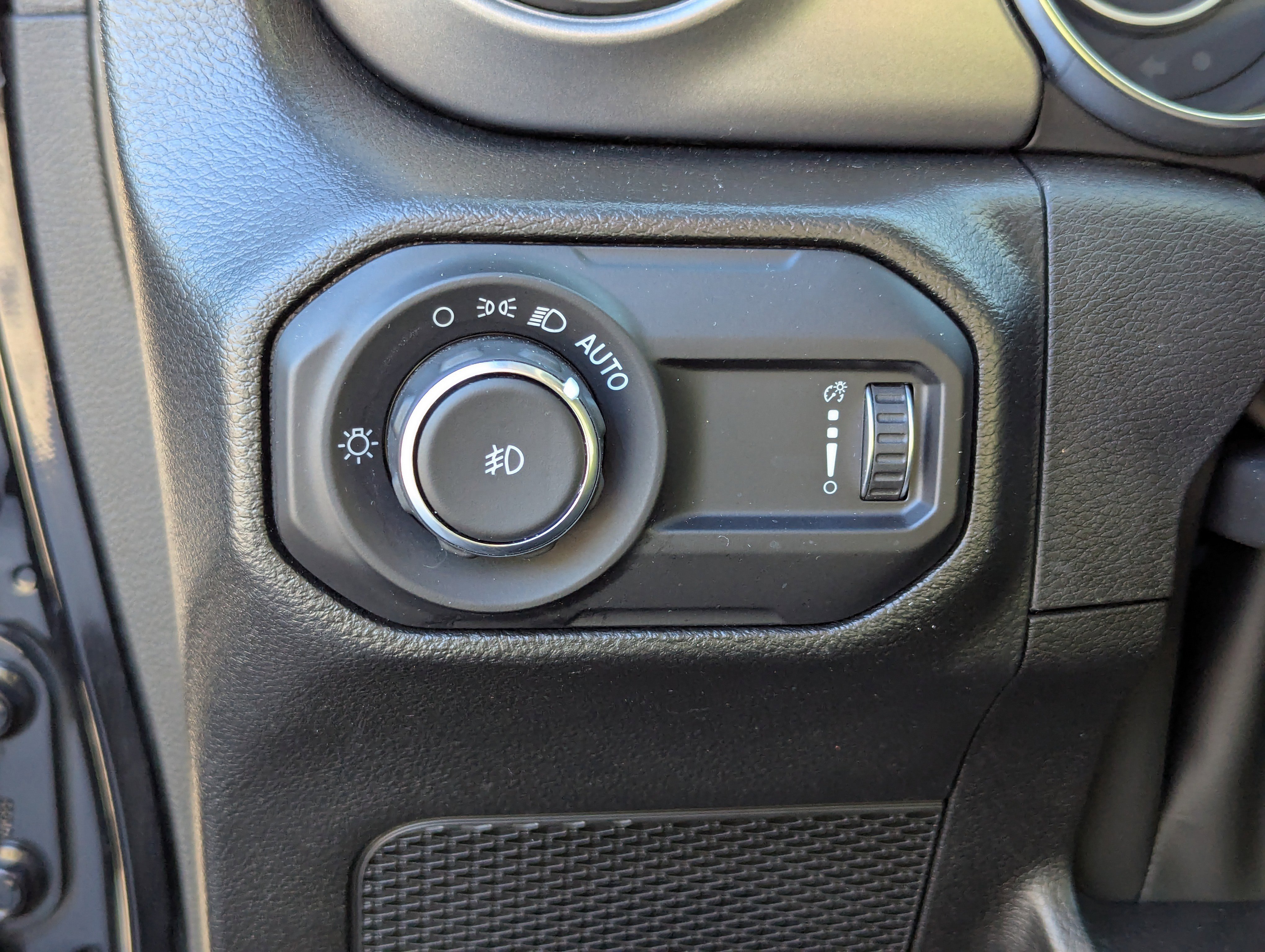 Used 2023 Jeep Wrangler Sport S image 14