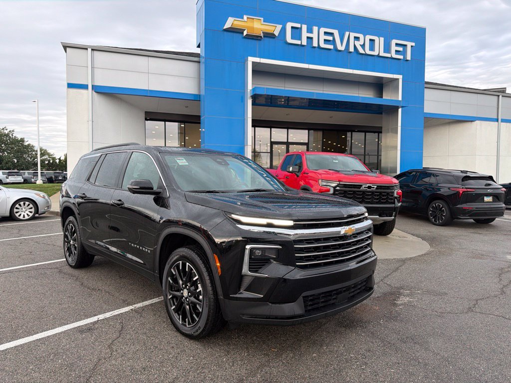 Used 2026 Chevrolet Traverse LT w/ Sun and Wheel Package AWD/4WD image 1