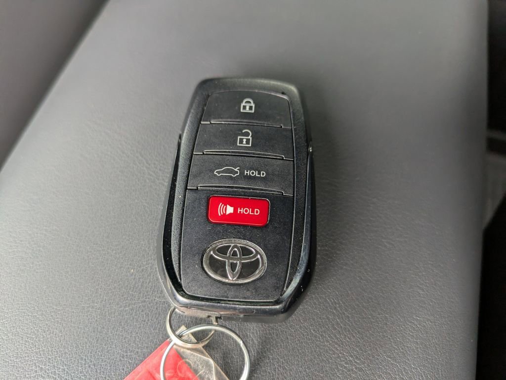 Used 2023 Toyota Crown Limited image 27