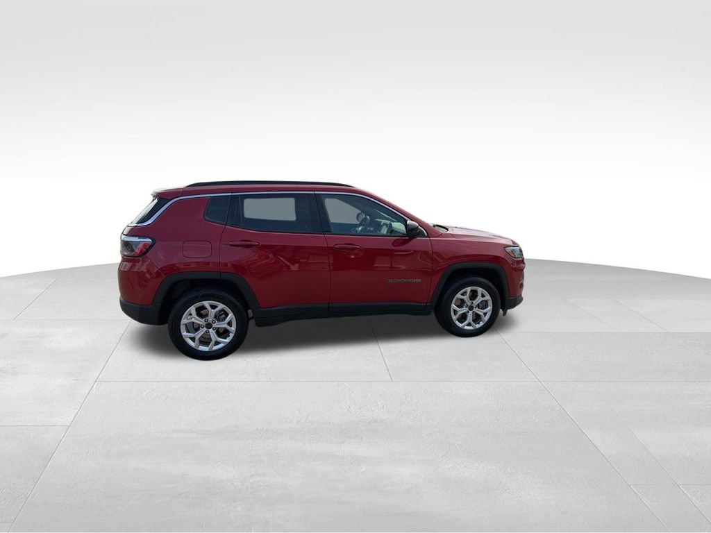 Used 2025 Jeep Compass Latitude image 13