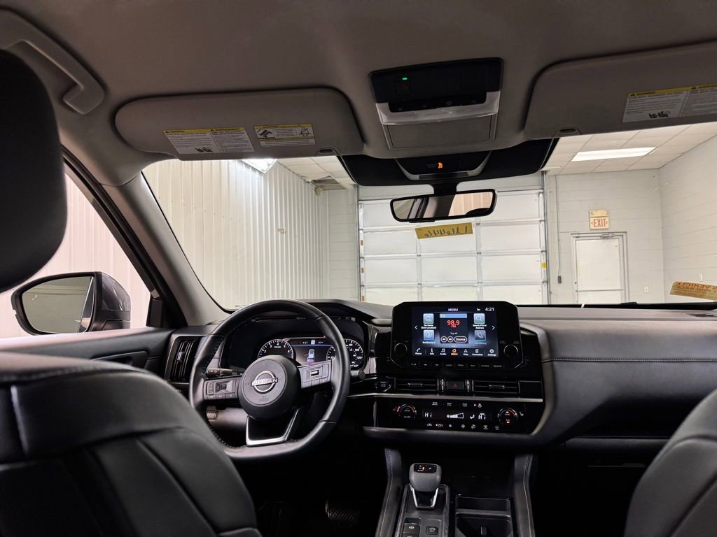 Used 2025 Nissan Pathfinder SL AWD/4WD image 20