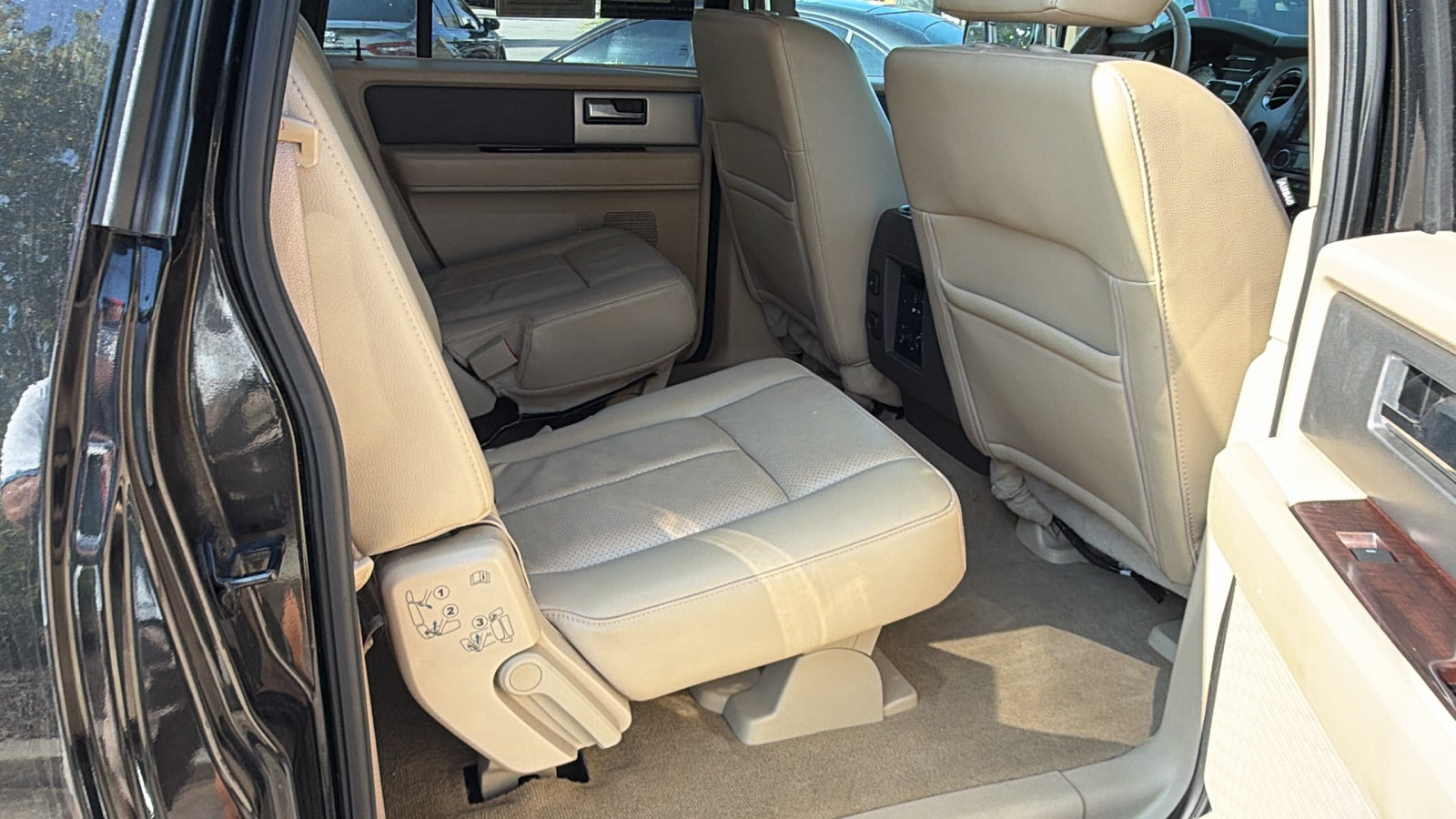 Used 2014 Ford Expedition EL XLT w/ Equipment Group 202A AWD/4WD image 21
