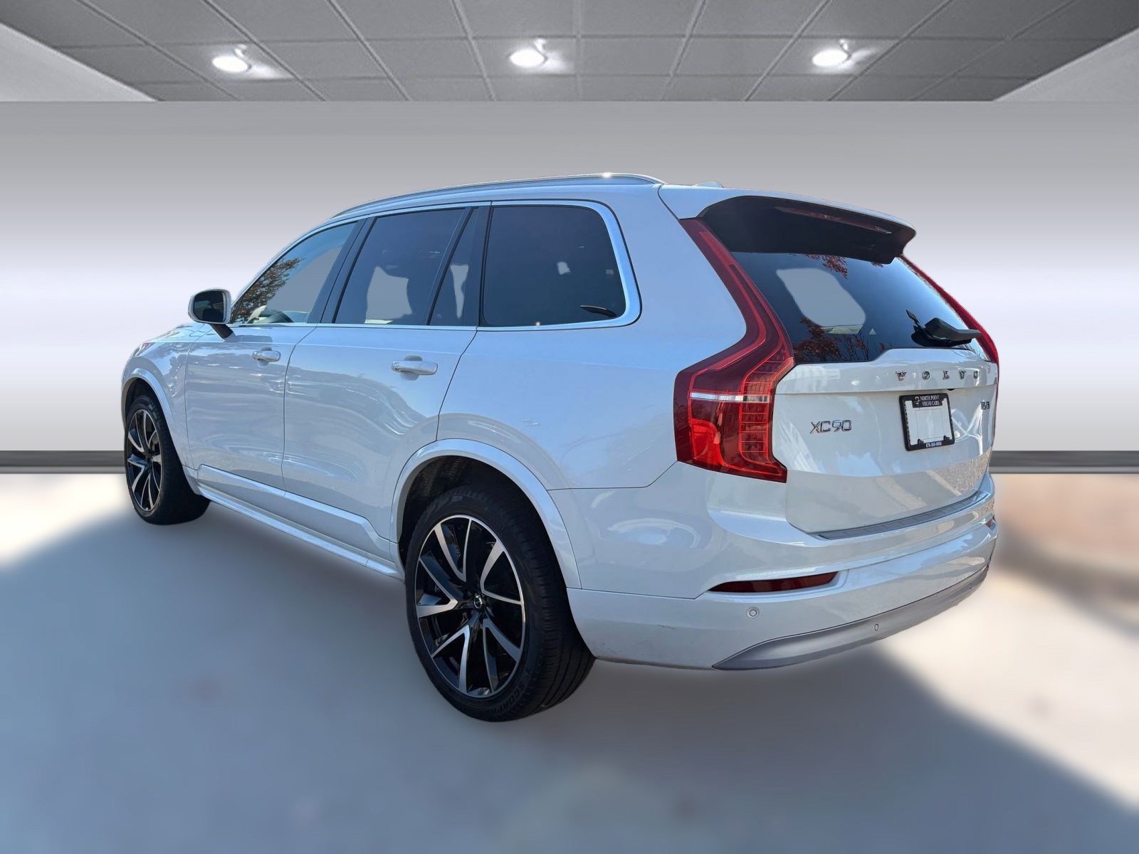 Certified 2022 Volvo XC90 T6 Momentum w/ Advanced Package image 3