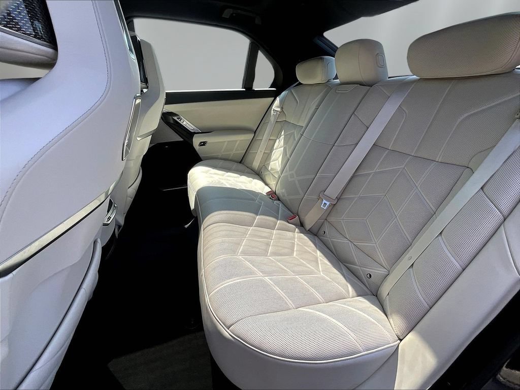 Used 2023 BMW 760i xDrive w/ Executive Package AWD/4WD image 21