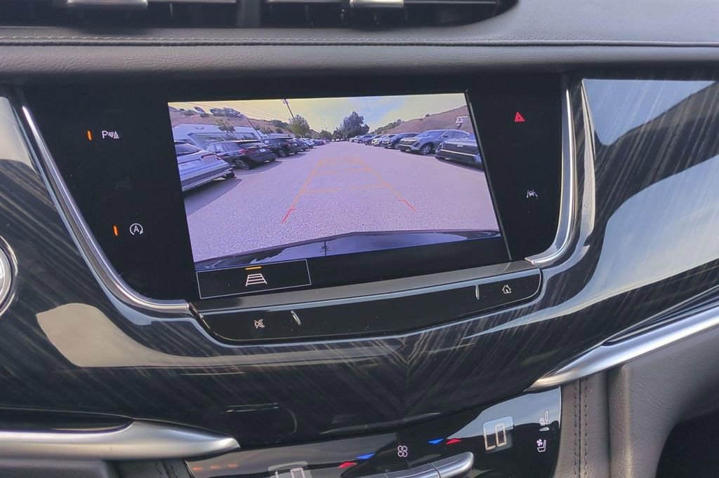 Used 2025 Cadillac XT6 Premium Luxury image 12