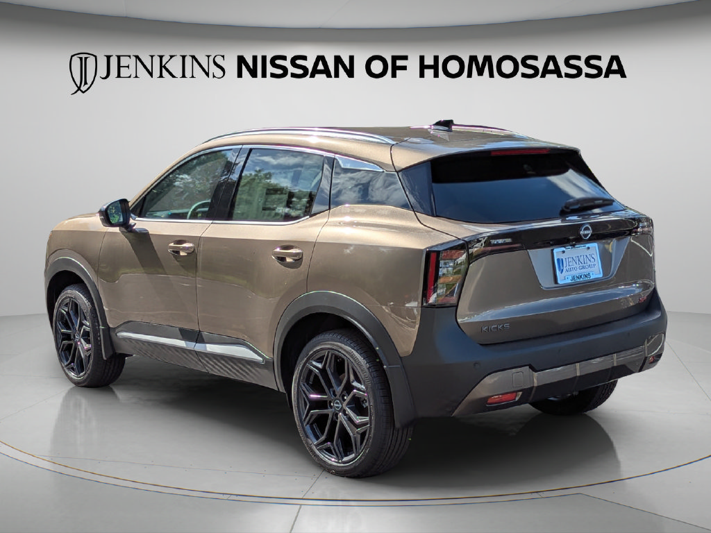 New 2026 Nissan Kicks SR FWD image 9