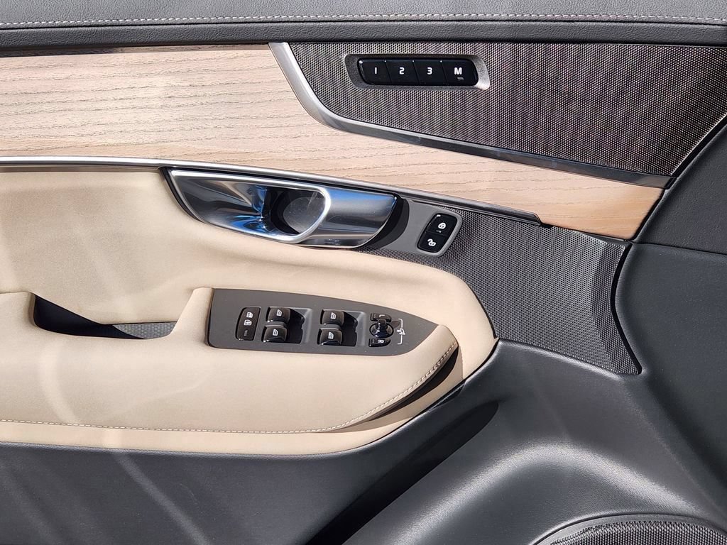 New 2026 Volvo XC90 B5 Core AWD/4WD image 12
