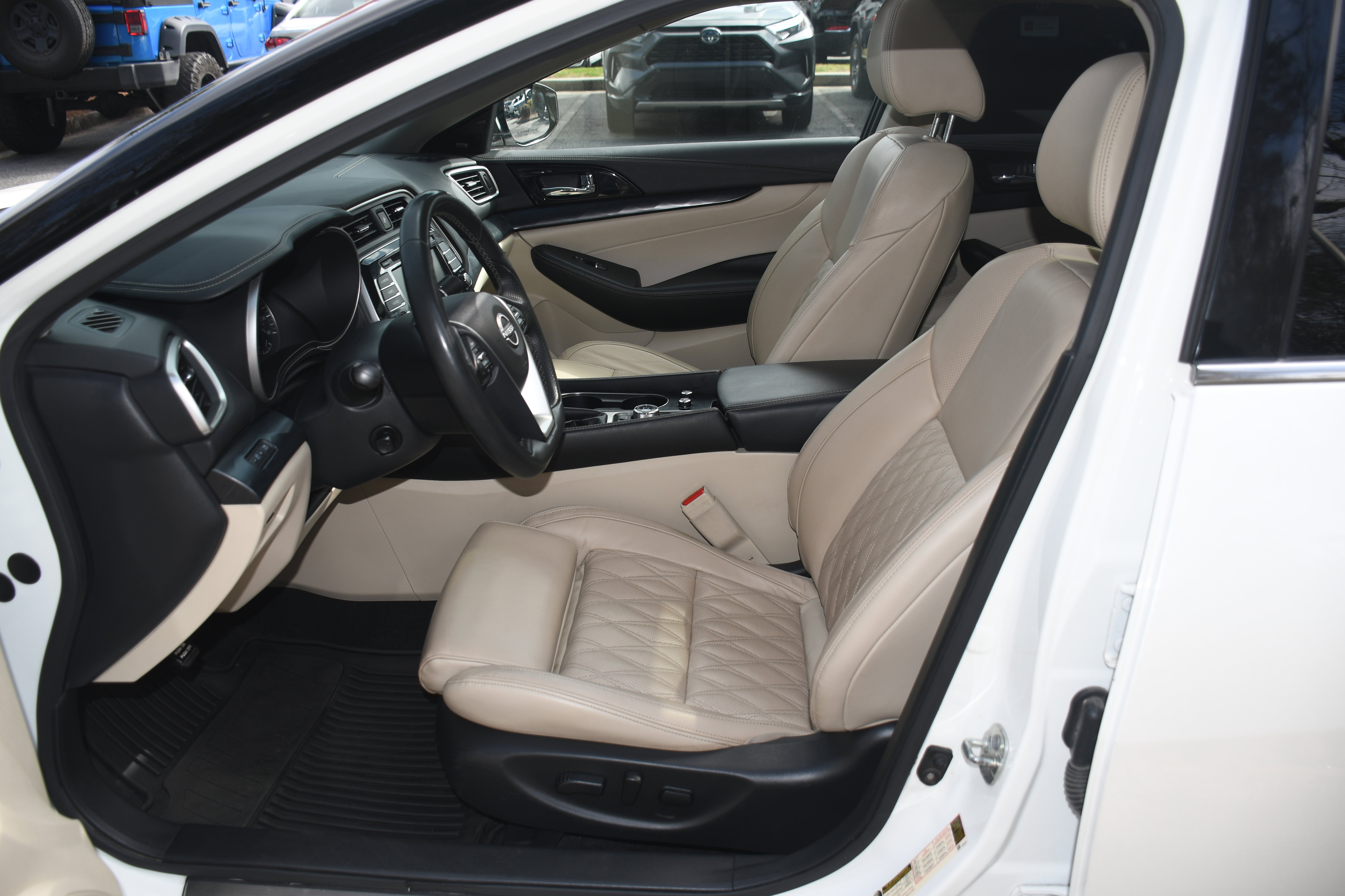 Used 2023 Nissan Maxima Platinum w/ Sport Mat Group image 8