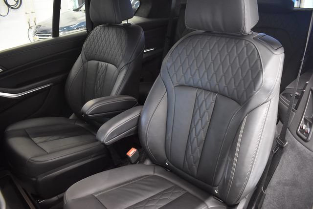 Used 2024 BMW X7 xDrive40i w/ M Sport Package AWD/4WD image 7