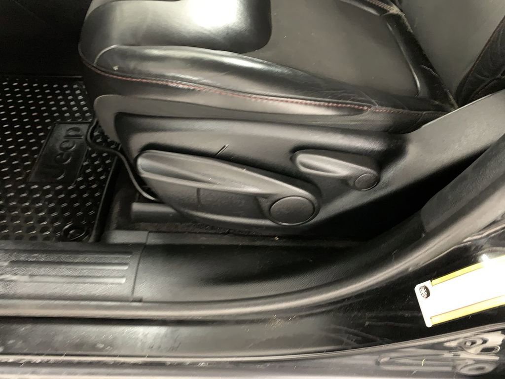 Used 2018 Jeep Cherokee Trailhawk w/ Cold Weather Group AWD/4WD image 12