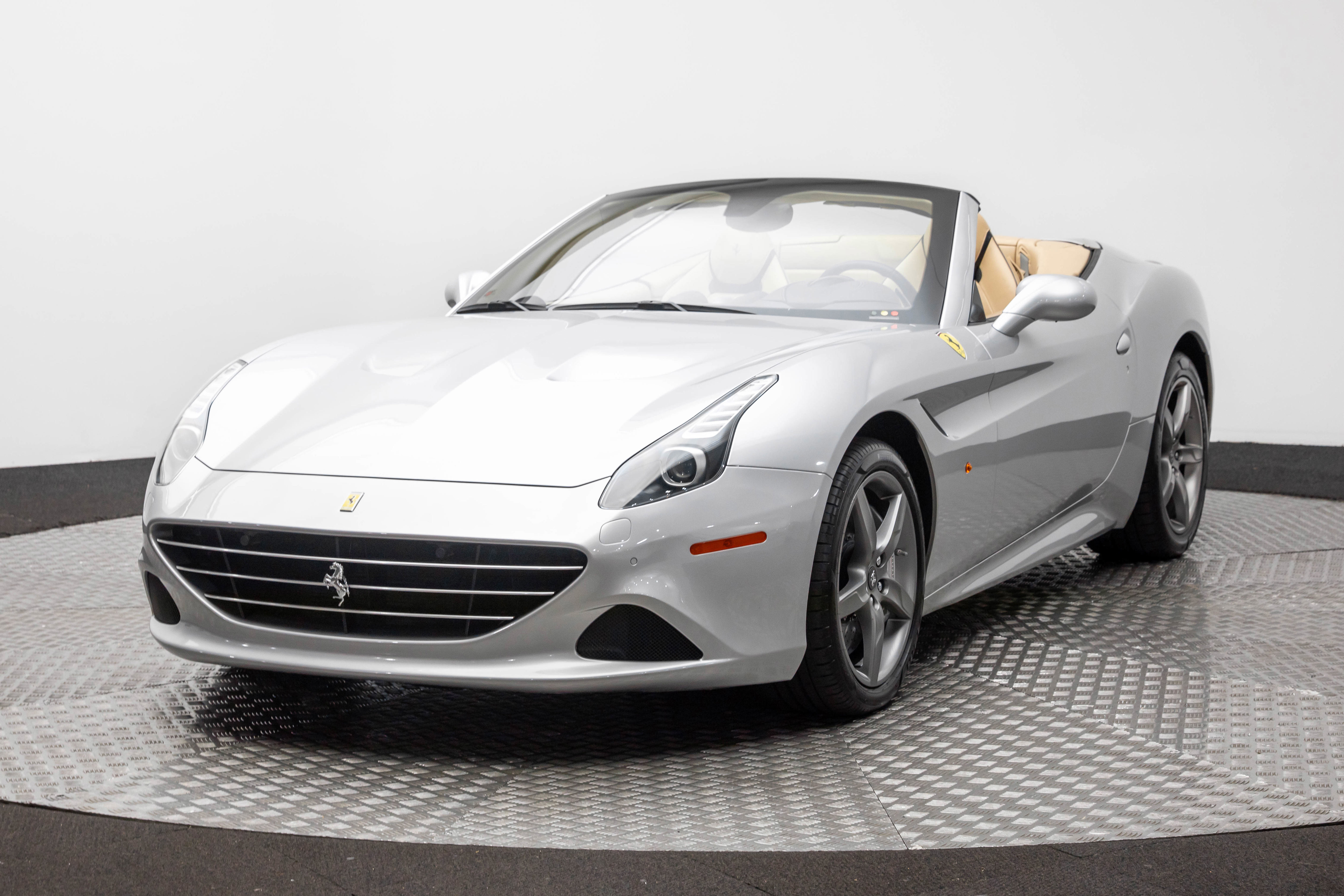 Certified 2016 Ferrari California T image 1