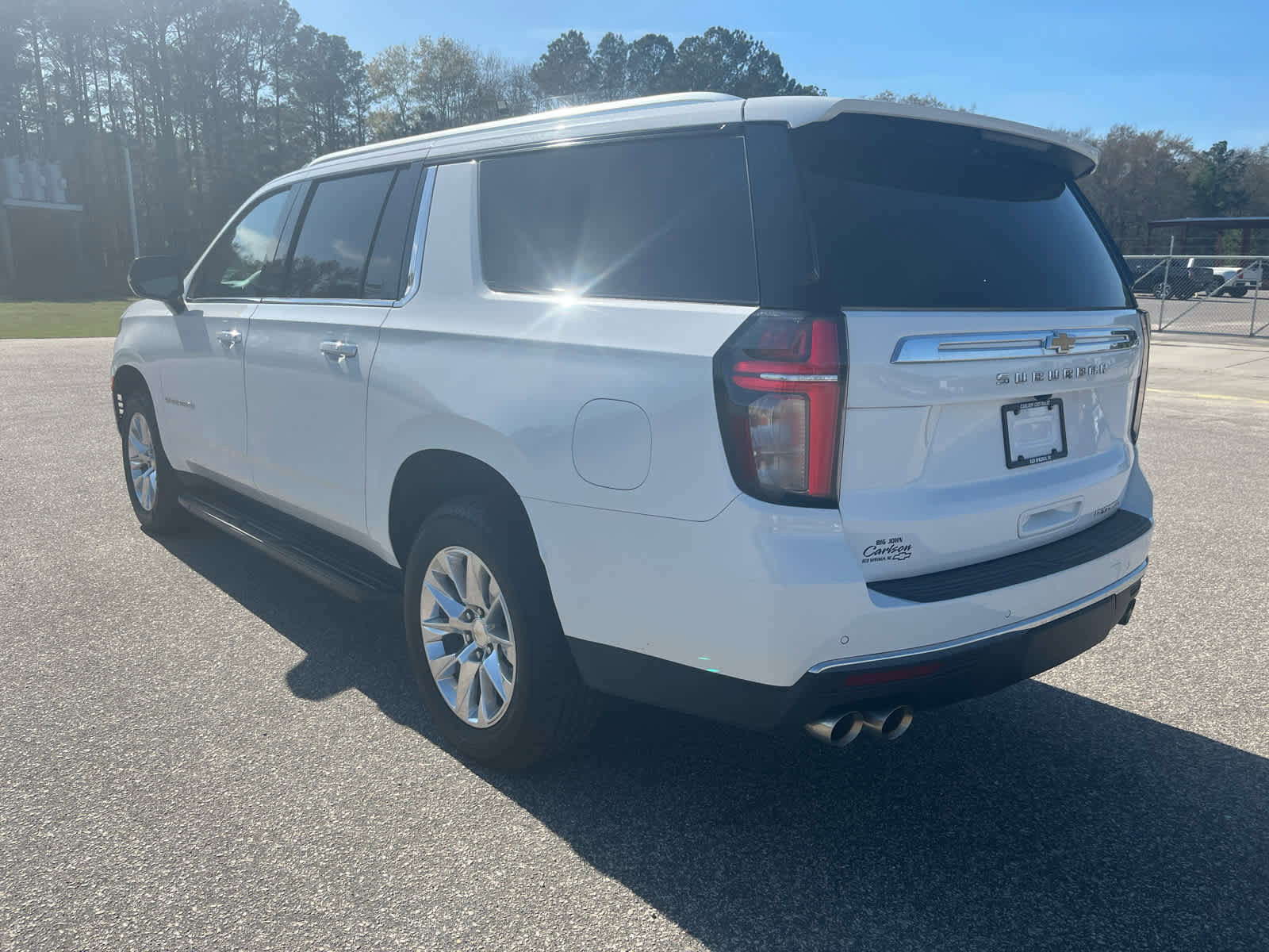 Used 2023 Chevrolet Suburban Premier image 4