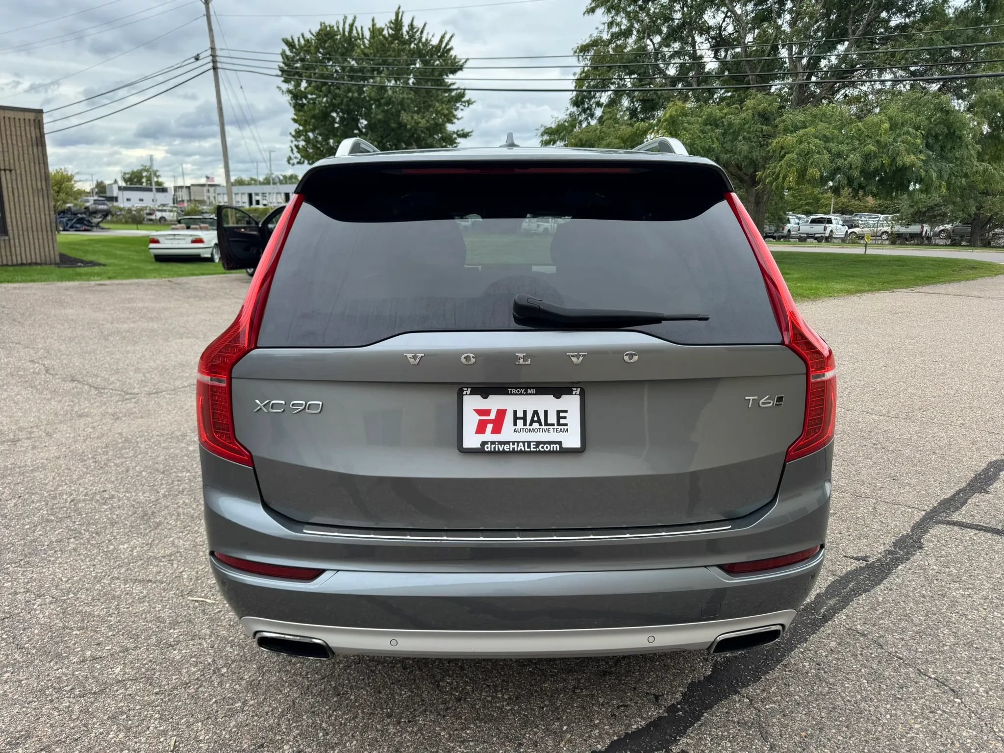 Used 2016 Volvo XC90 T6 Momentum w/ Momentum Plus Package AWD/4WD image 8