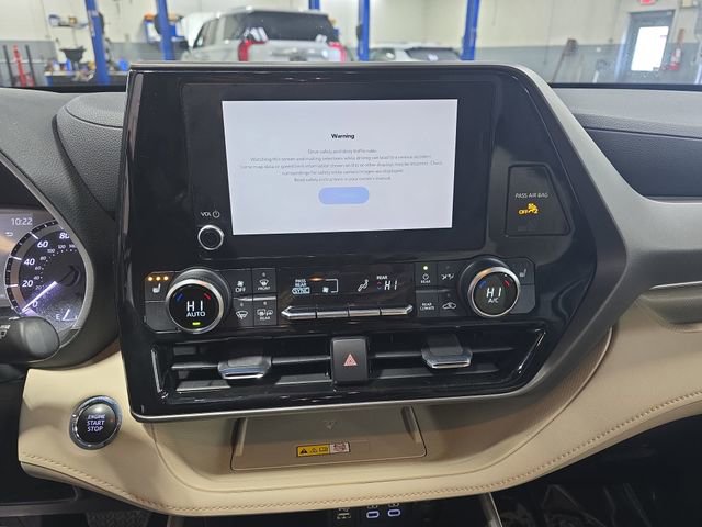 Used 2023 Toyota Highlander XLE image 22
