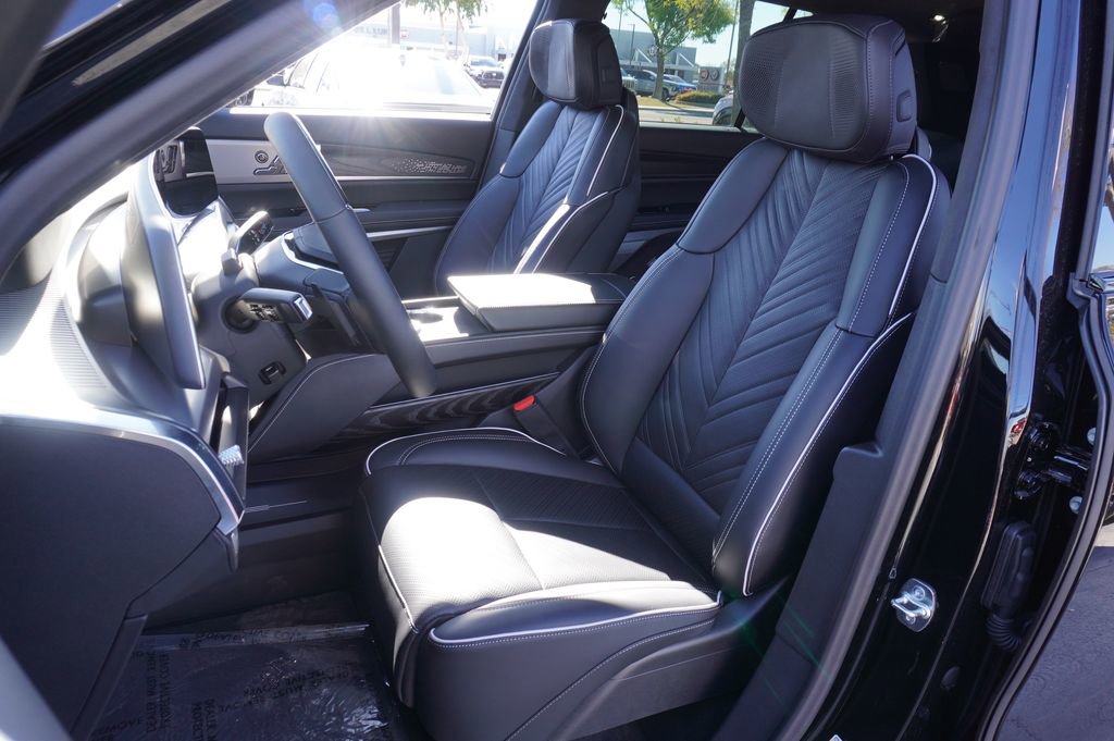 New 2026 Cadillac Vistiq Platinum image 14