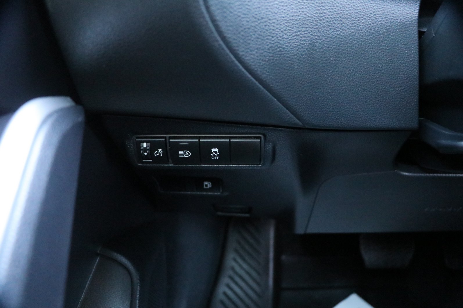 Used 2023 Toyota Corolla Cross AWD Hybrid image 12