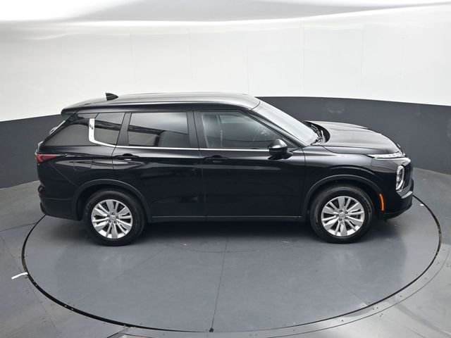 Used 2025 Mitsubishi Outlander ES image 25