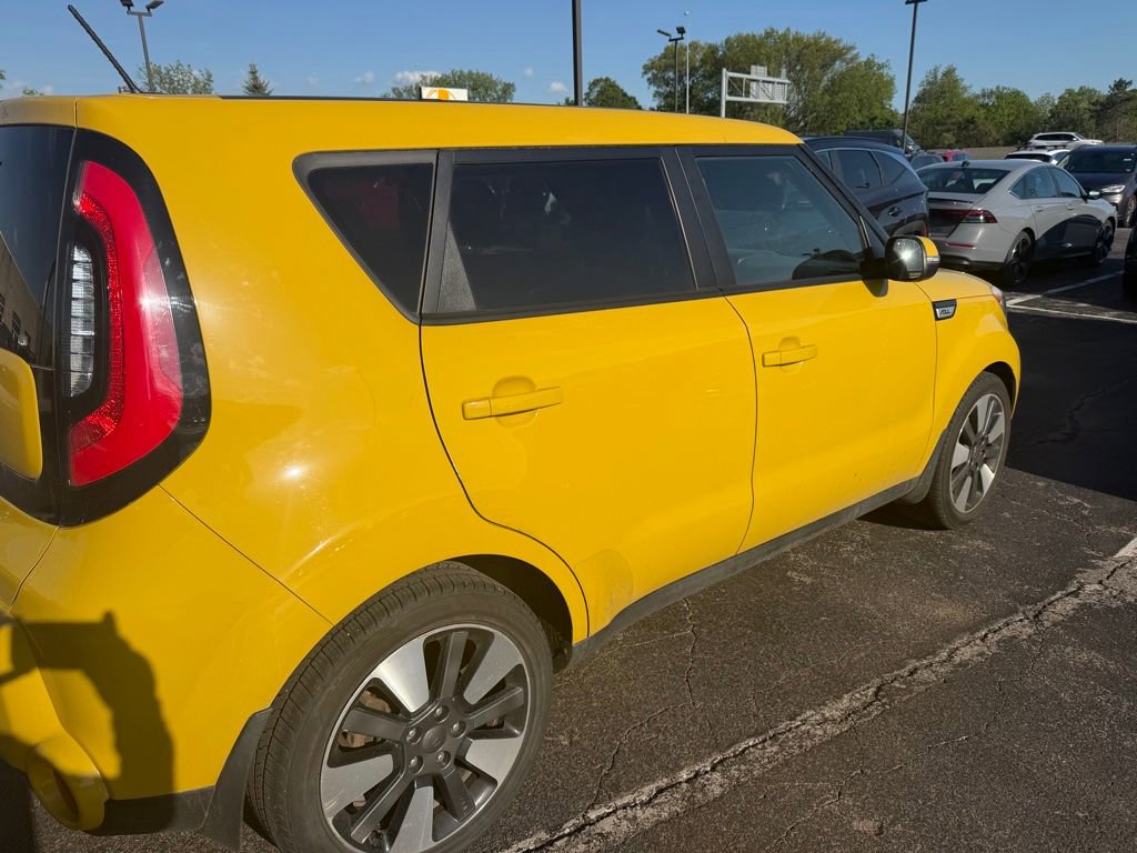 Used 2015 Kia Soul ! FWD image 3